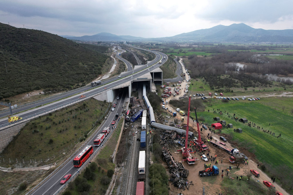 Trains collide near Larissa