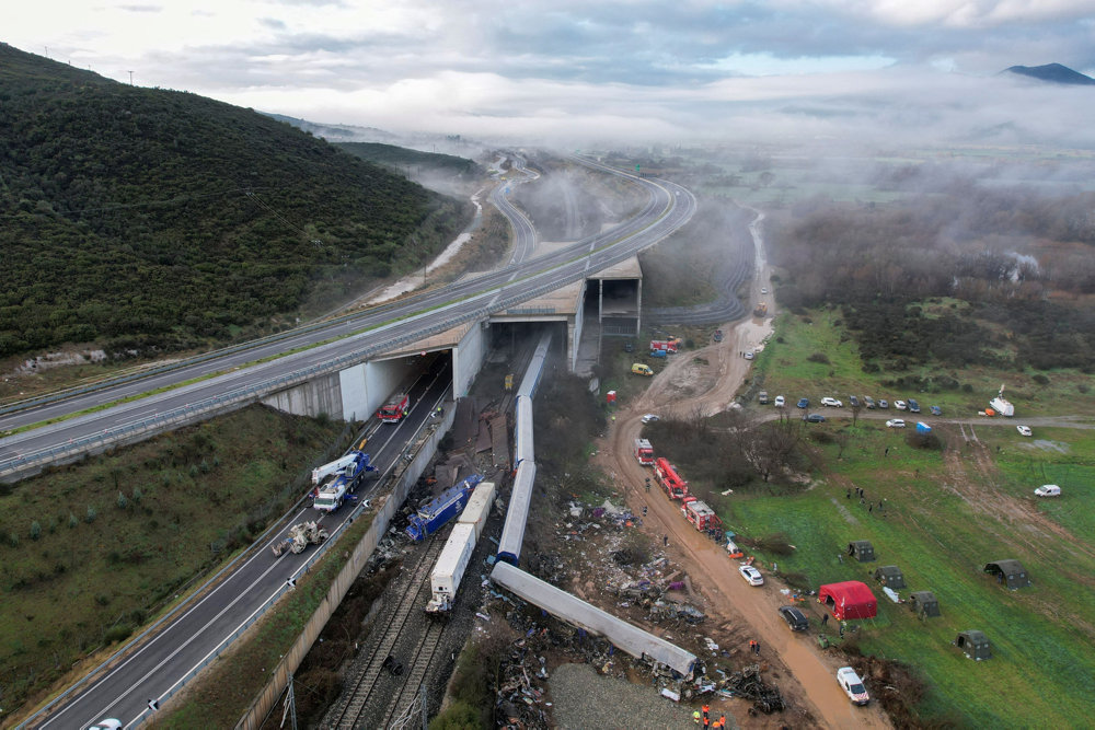 Trains collide near Larissa