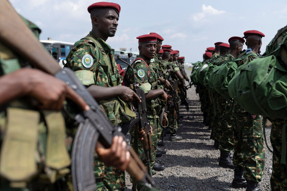 Members of Burundi''s National Defence Force (FDN) arrive at the Goma airport