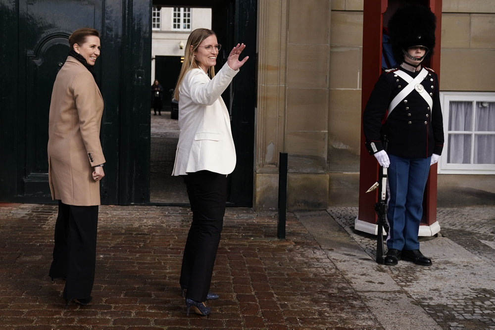 Ændringer i regeringen - Doorstep på Amalienborg Slotsplads