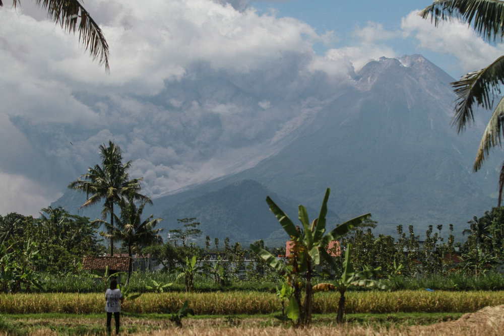 Indonesia''s Mount Merapi volcano erupts