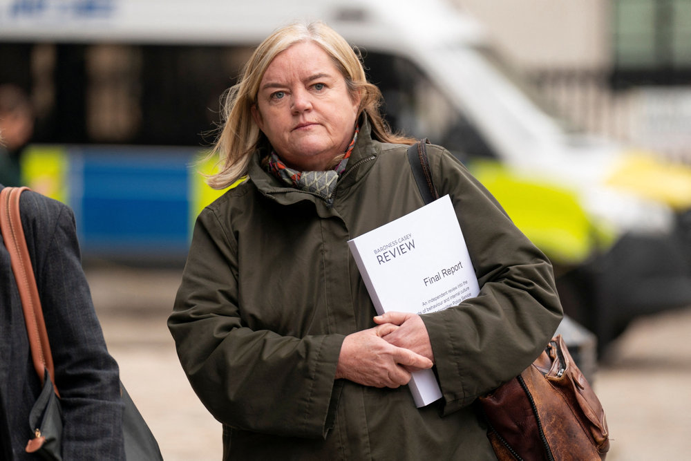 Casey arrives for the media briefing of her review into the standards of behaviour and internal culture of the Metropolitan Police Service, dronning Elizabeth II