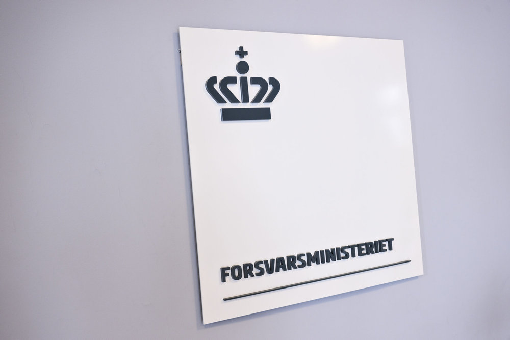 Forsvarsministeren afholder doorstep pressemøde