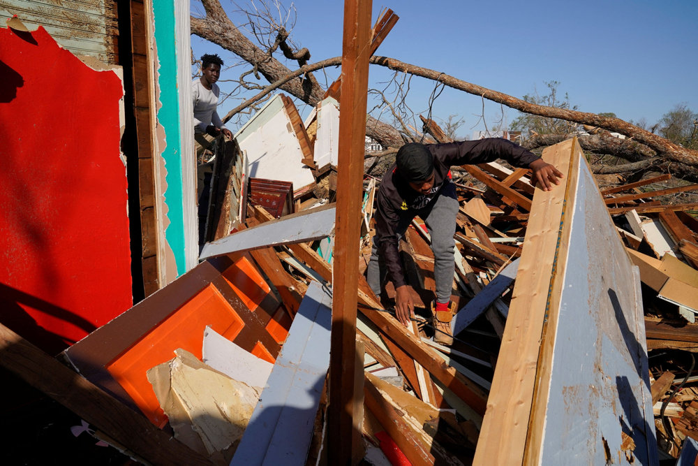 Tornadoes hit communities across central Mississippi