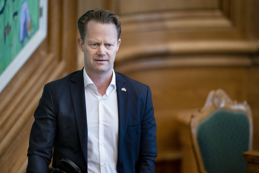 Tredje behandling af afskaffelse af store bededag på Christiansborg