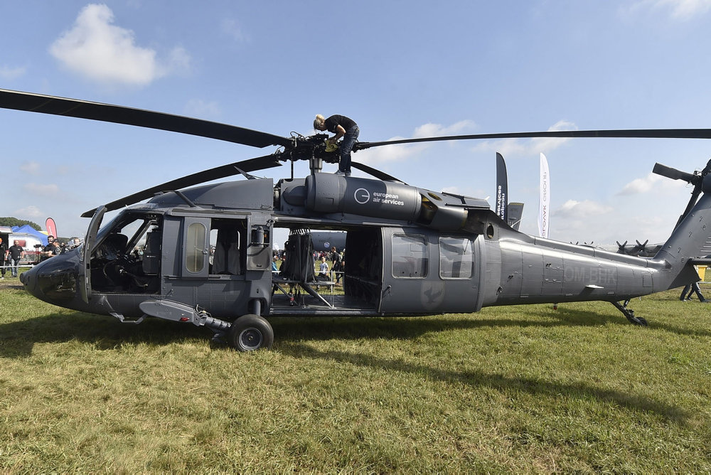 Sikorsky UH-60 Black Hawk multi-purpose helicopter