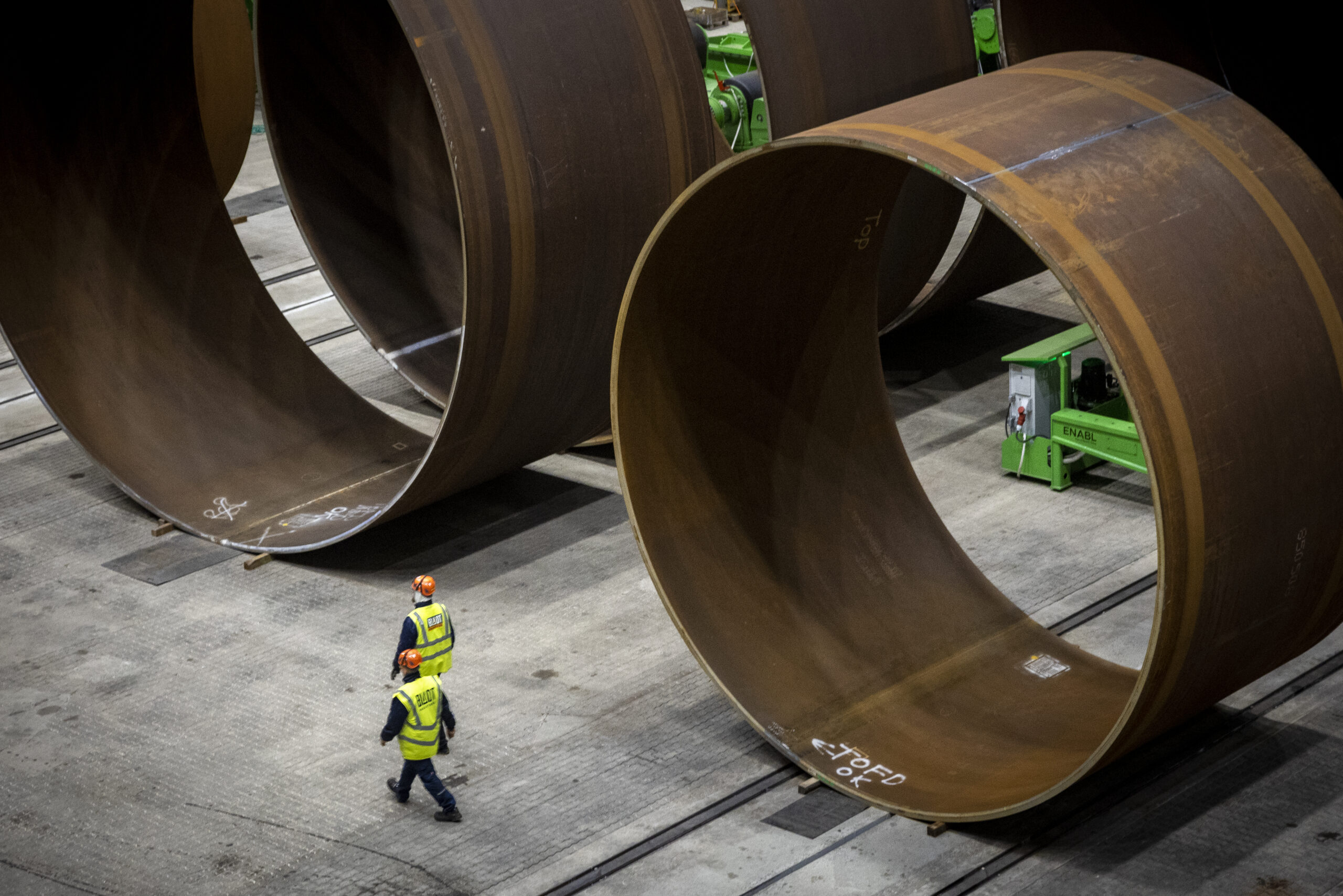 Der er massiv mangel på svejsere til at producere fundamenter til havvindmøller. Der er derfor behov for at automatisere produktionen så meget som muligt. Foto: Bladt Industries A/S