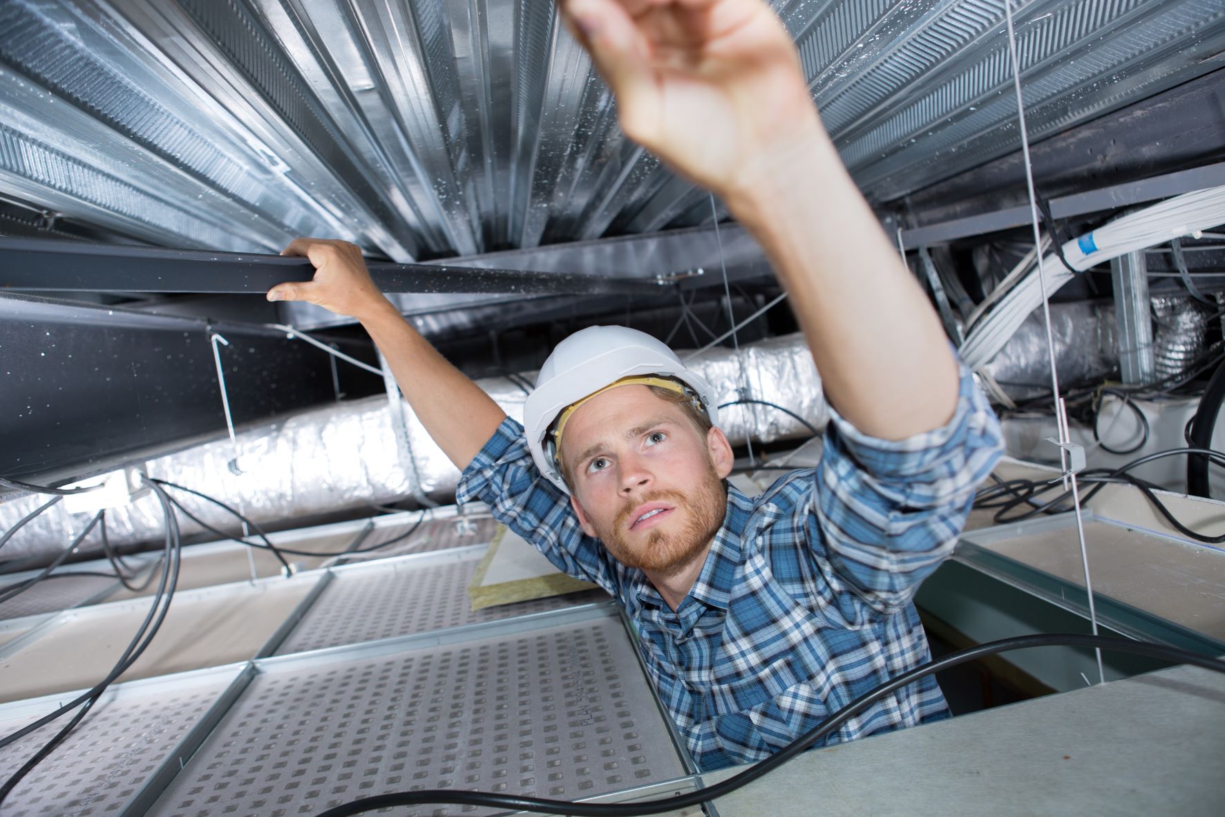 Effektive ventilationssystemer er vejen til at få bugt med virussmitte, slår et hold forskere nu fast.