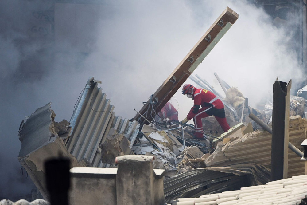 TOPSHOT-FRANCE-ACCIDENT-BUILDING