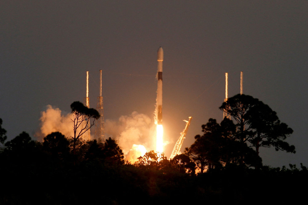 FILE PHOTO: A SpaceX Falcon 9 rocket lifts off with a payload of 21 Starlink satellites from the Cape Canaveral Space Force Station