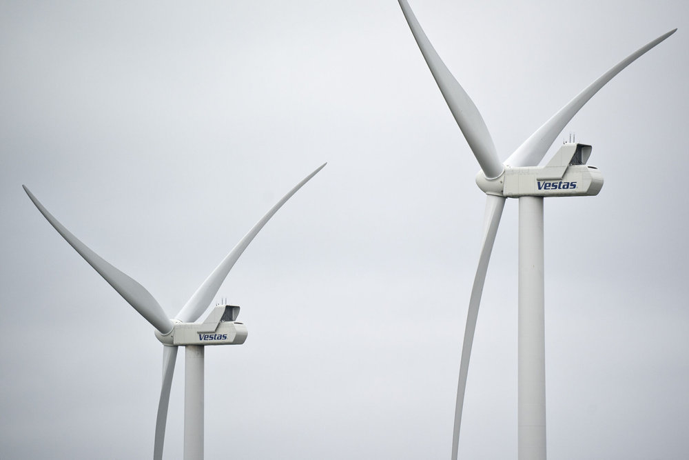 Vestas vindmølle med logo på nacelle