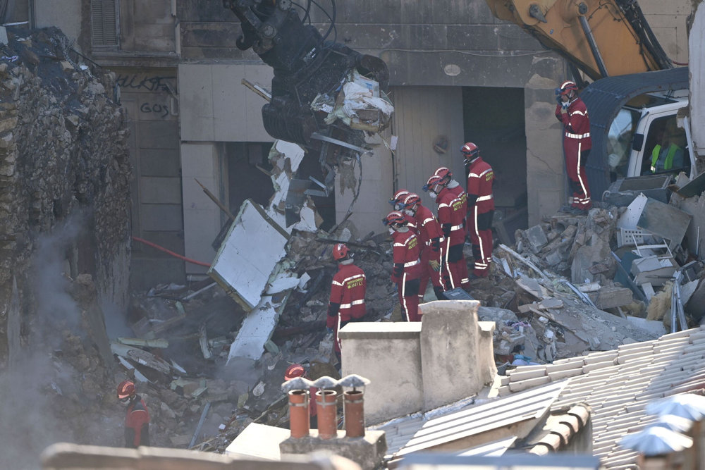 TOPSHOT-FRANCE-ACCIDENT-BUILDING