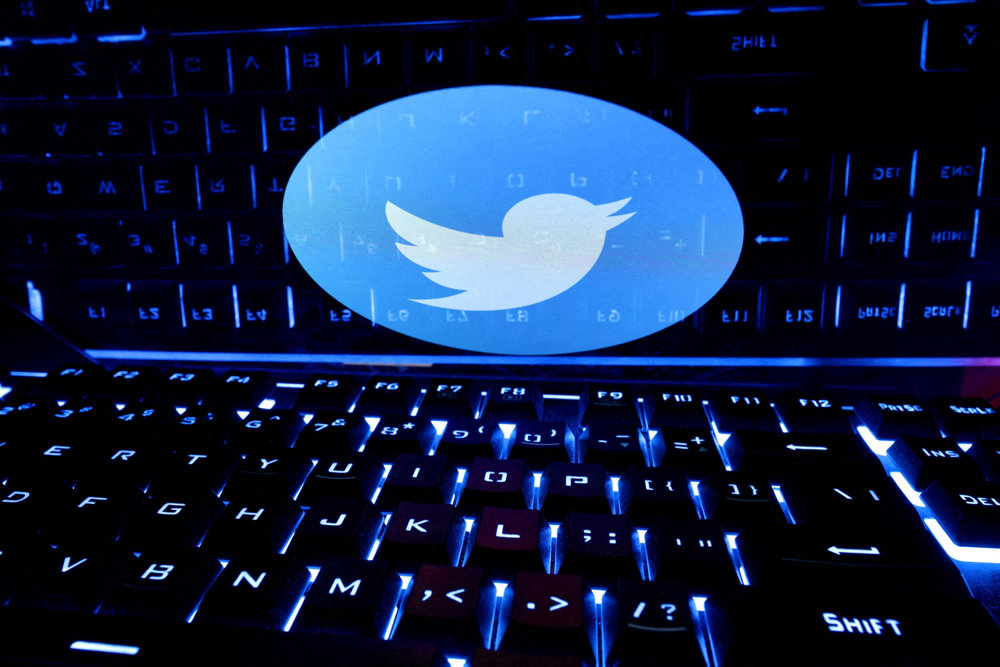 FILE PHOTO: FILE PHOTO: Illustration shows Twitter logo