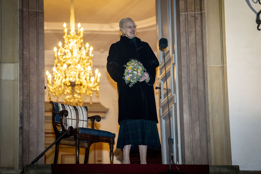 Dronningen modtager Fredensborg bys fakkeltog, Dronning Margrethe, Dronningen