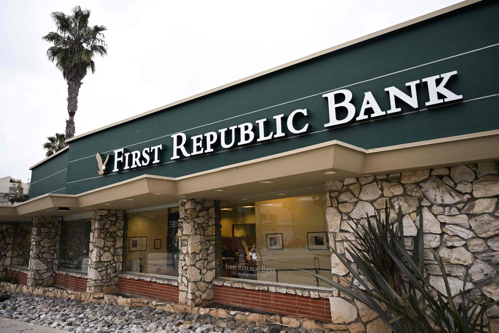 FILES-US-BANKING-EARNINGS-FIRST REPUBLIC