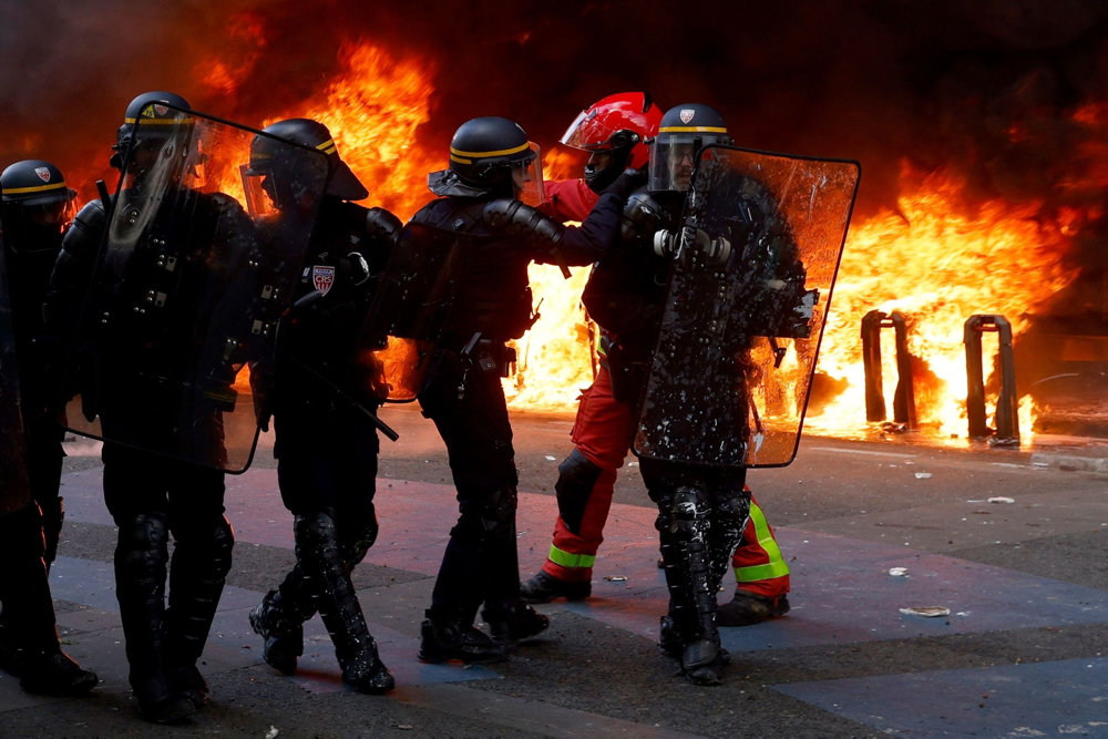 TOPSHOT-FRANCE-POLITICS-MAY-DAY-PENSIONS-DEMO