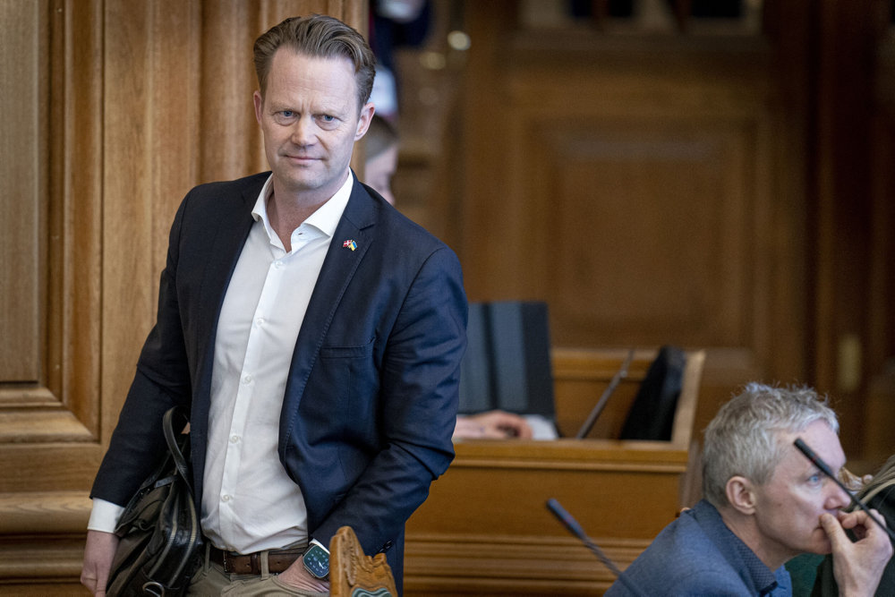 Tredje behandling af afskaffelse af store bededag på Christiansborg