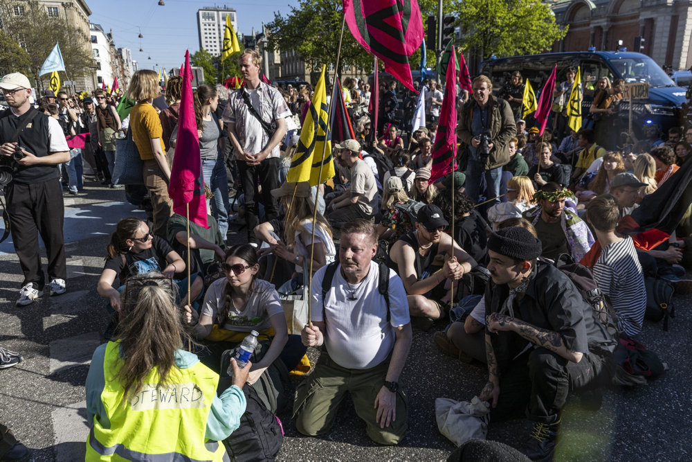 Klimamarch og sit down-protest