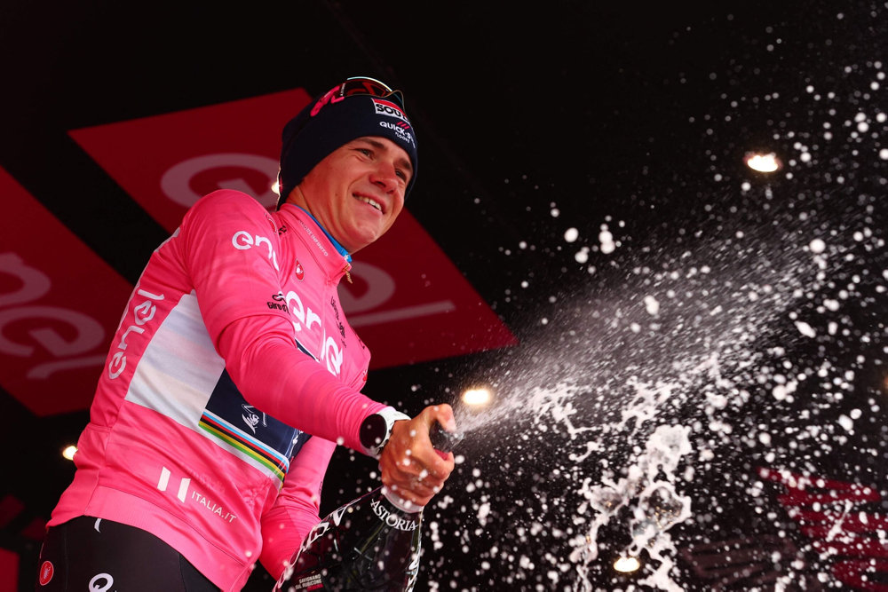 TOPSHOT-CYCLING-ITA-GIRO-PODIUM