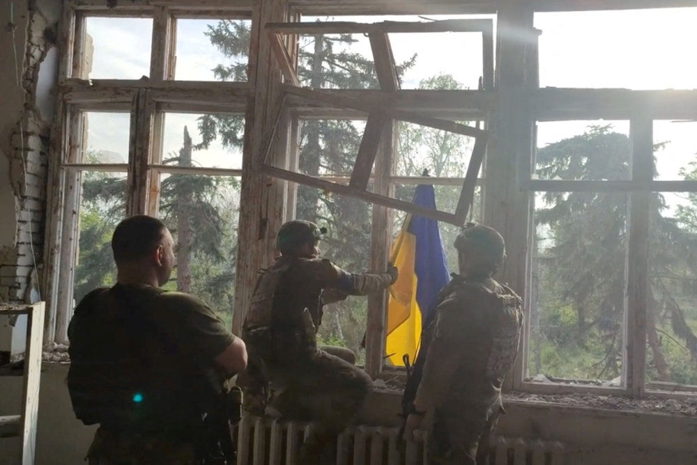 Ukraine forces claim to liberate first village amid counter-offensive