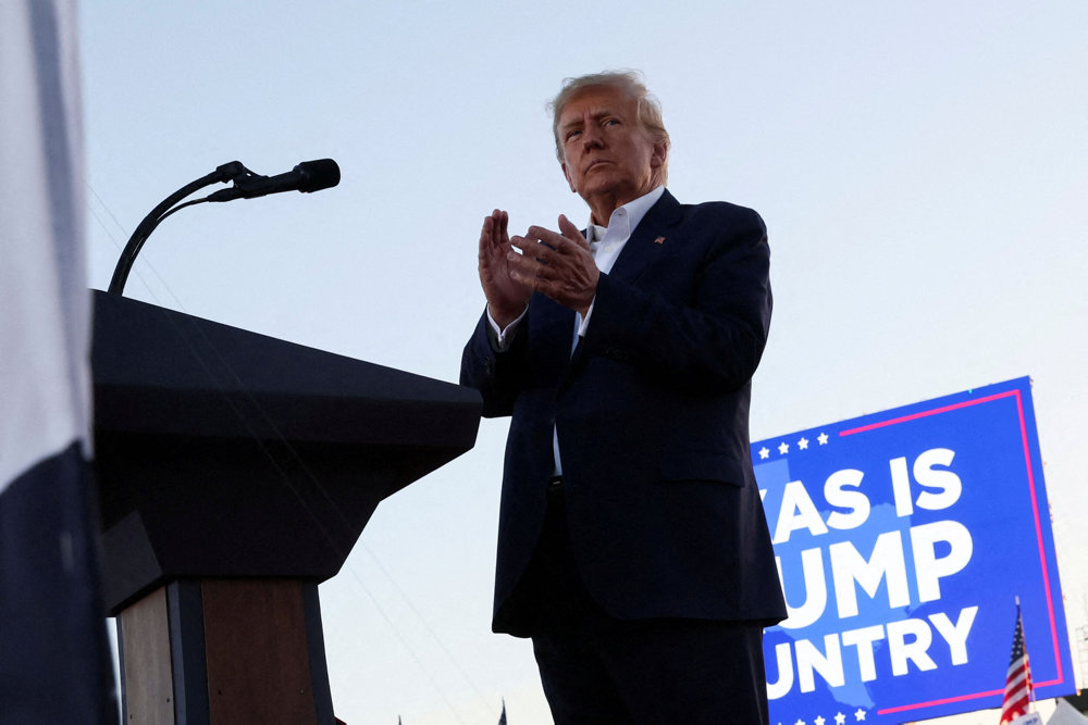 FILE PHOTO: Former U.S. President Donald Trump holds a campaign rally in Waco, Texas