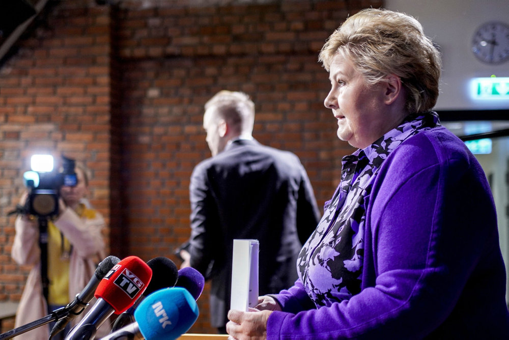 Erna Solberg holder orientere om ektemannens aktiehandel