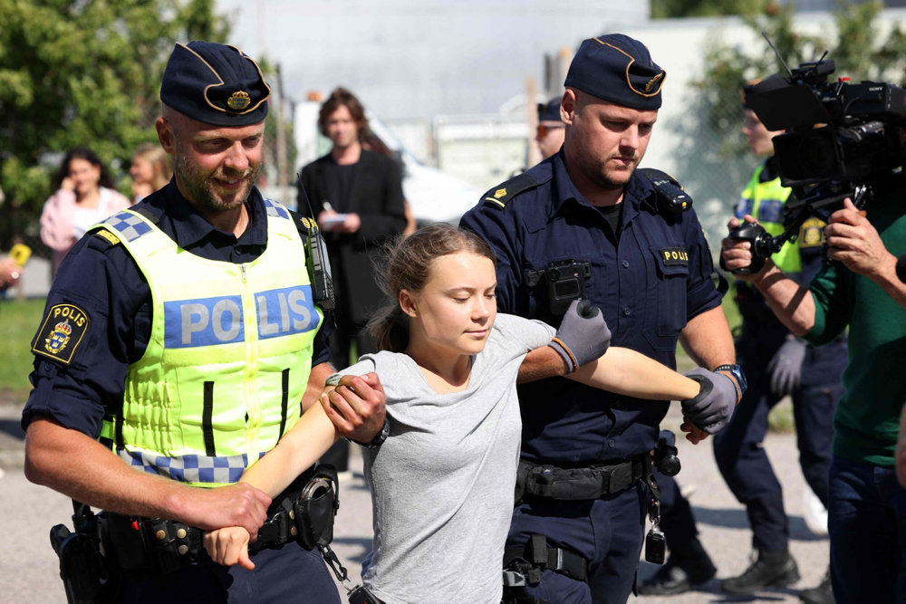 TOPSHOT-SWEDEN-CLIMATE-TRIAL-THUNBERG-DEMO