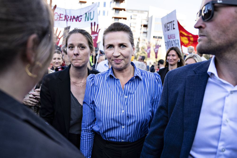 Regeringstoppens bustur bliver mødt af protester - Fagforeninger og andre protesterer over nedskæringer