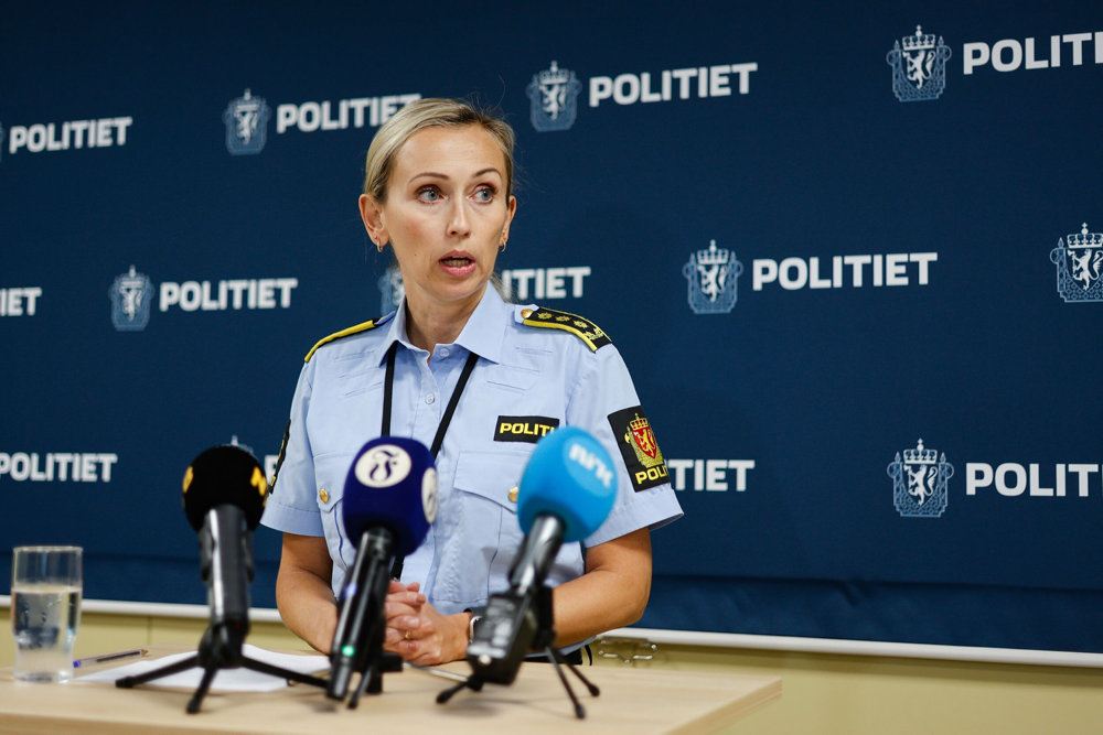 Pressekonferanse hos politiet etter funn av to døde i en bolig i Vågsbygd