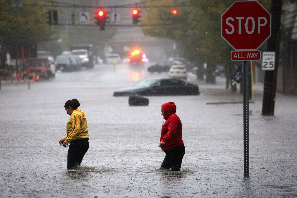 Heavy rain causes flooding in New York region