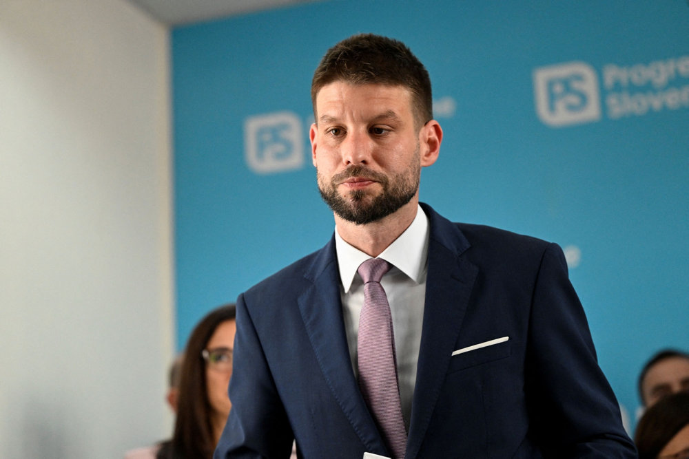 Slovakia holds early parliamentary election