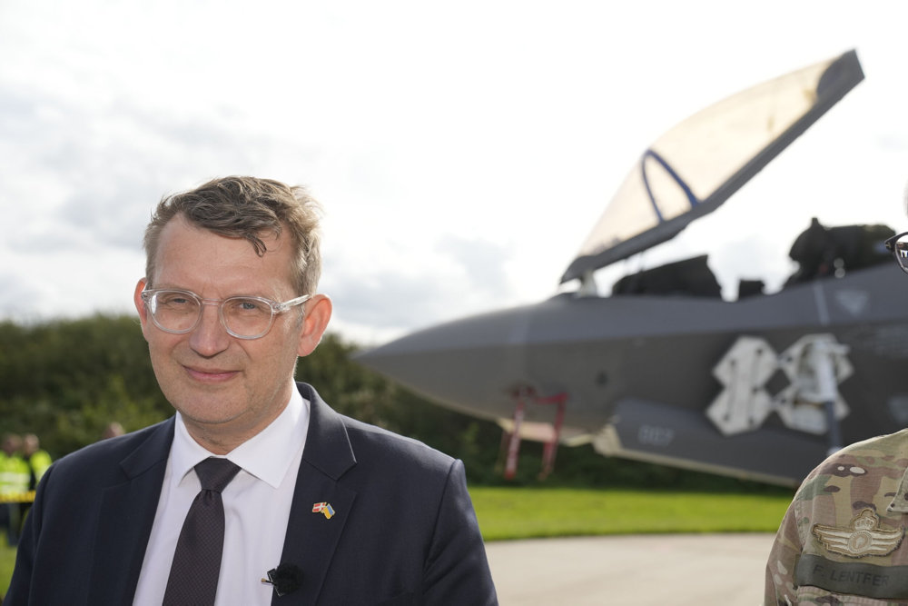 Forsvarsministeren modtager de første F-35-kampfly