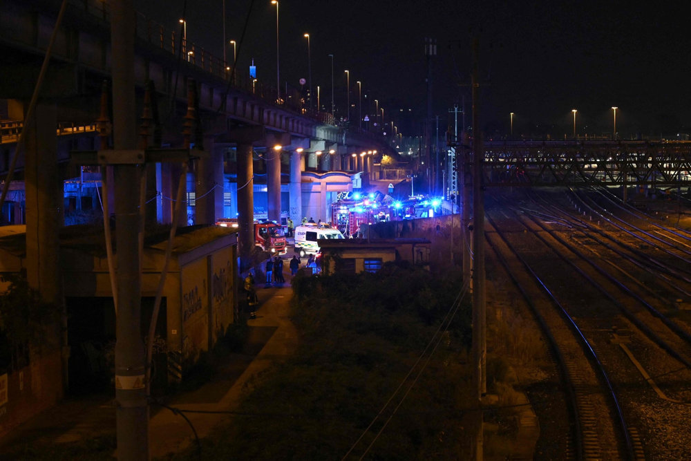 TOPSHOT-ITALY-ACCIDENT-TRANSPORT