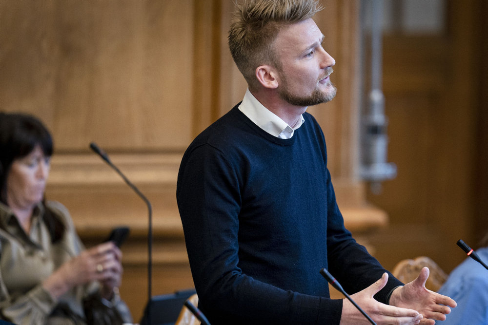 Tredje behandling af afskaffelse af store bededag på Christiansborg
