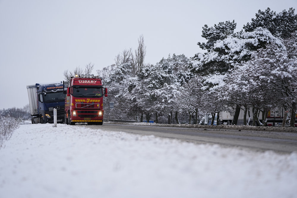 Sne rammer morgentrafikken på Sjælland