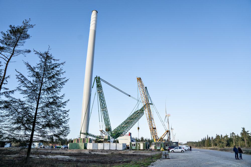 Kæmpe vindmøllevinger ankommer til testcenter i Østerild