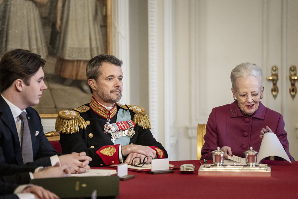 Tronskifte: Dronningen er abdiceret, Dronning Margrethe, Dronningen, Kronprinsen